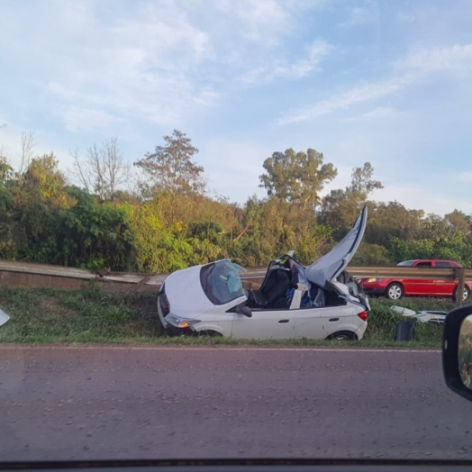 Uma pessoa morre e duas ficam feridas em acidente na BR-277, em Medianeira