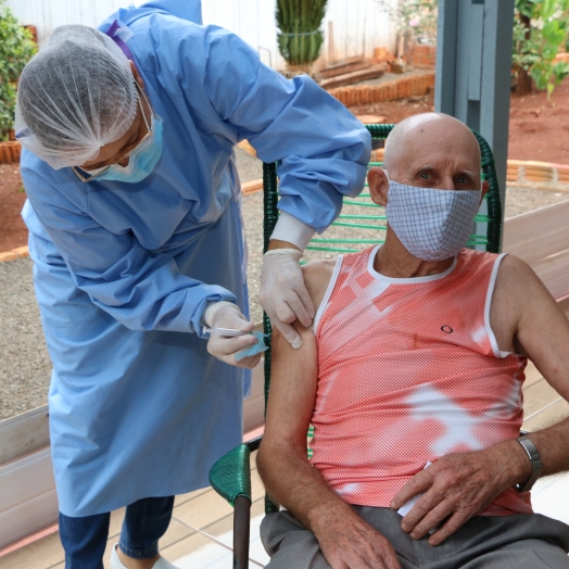 Vacinação contra a Covid-19 em idosos já iniciou em Santa Helena