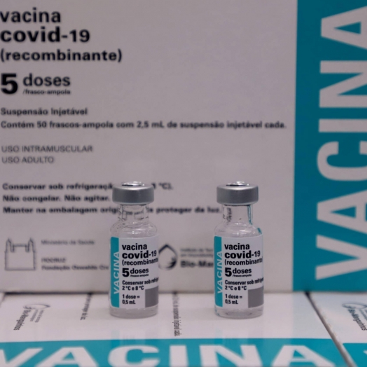 Vacinas da Pfizer e da AstraZeneca/Fiocruz chegam ao Paraná nesta segunda