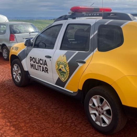 Veículo roubado é recuperado pela Polícia Militar em estrada rural