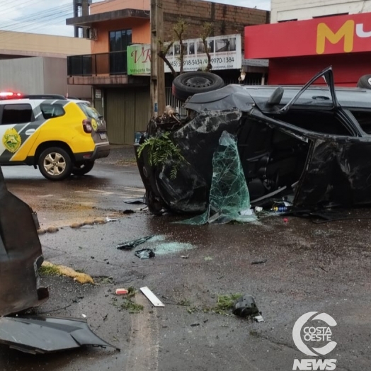 Veiculo sai da BR 277 e para na Avenida Iguaçu próximo ao Túnel da Matriz em São Miguel do Iguaçu