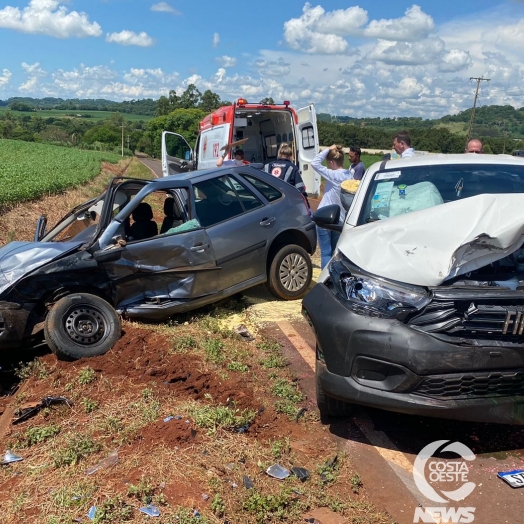 Veículos colidem violentamente em estrada municipal de Santa Helena