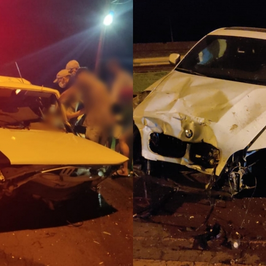 Veículos ficam destruídos após colisão em Medianeira