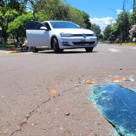 Veículos se envolvem em acidente no centro de Santa Helena