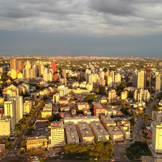 Verão chega nesta segunda-feira com tempo instável, segundo Simepar