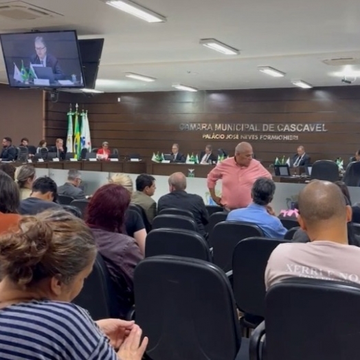 Vereadores de Cascavel decidem não alterar valor dos salários do prefeito, vice e secretários