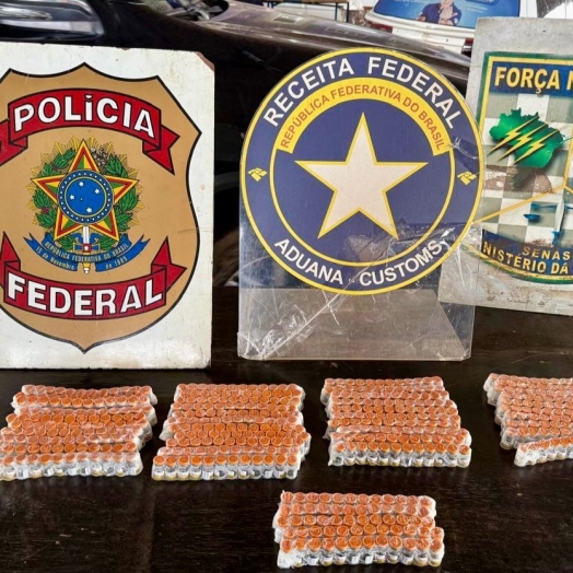 Viajante é flagrada com medicamentos para emagrecimento escondidos pelo corpo