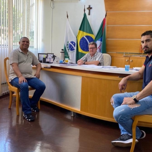 Vice-presidente da Federação Paranaense de Futsal se reúne com representantes do Esporte de Missal