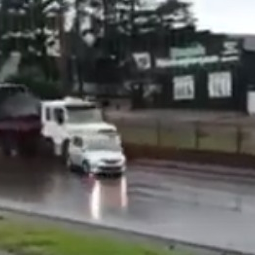 VÍDEO: Carreta em alta velocidade bate em carro na BR-277, em Medianeira