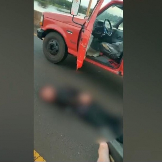 Vídeo mostra momento em que PRF aborda motorista com caminhonete furtada em Santa Helena; assista