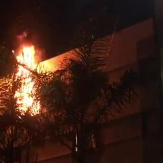 Vídeo mostra quarto pegando fogo em hotel de Foz do Iguaçu