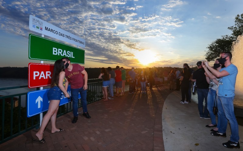 Placa das 3 Fronteiras - Foto: Nilton Rolin